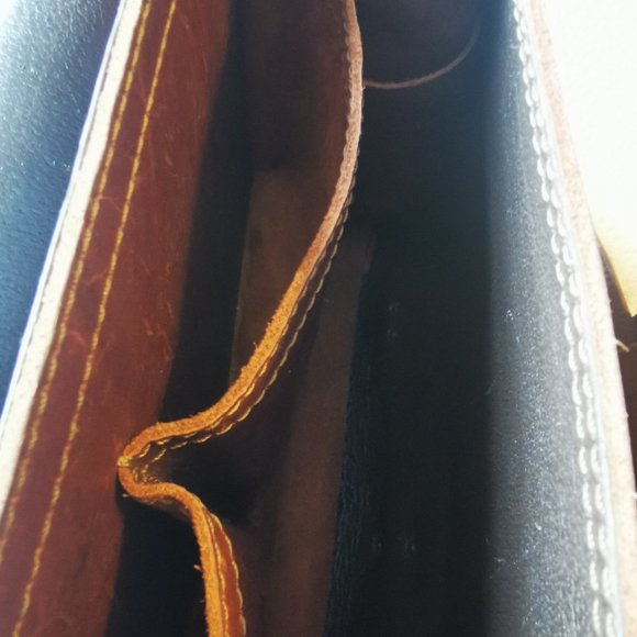 Saddleback Leather Large Briefcase in Chestnut - Picture 10 of 11